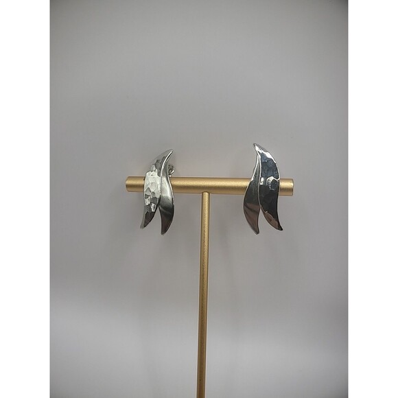 Vintage Silver Tone Layered Clip on Huggie Earrings Womens Jewelry Costume - Picture 7 of 15